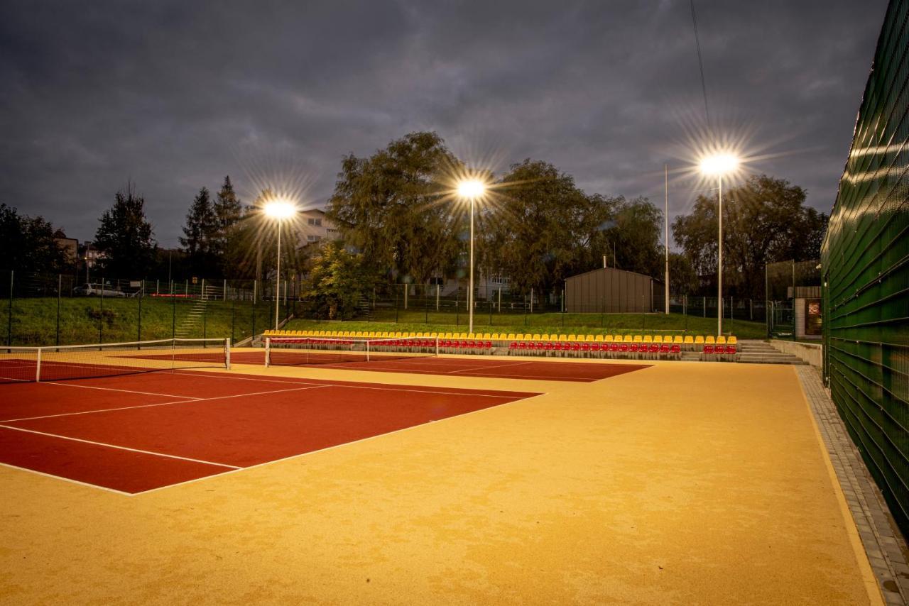 Pawilon Sportowo Turystyczny Kalwarianka Vandrarhem Kalwaria Zebrzydowska Exteriör bild